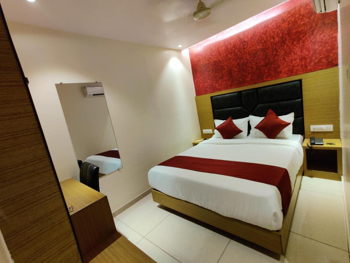 Hotel Hindustan Residency Тане Екстериор снимка