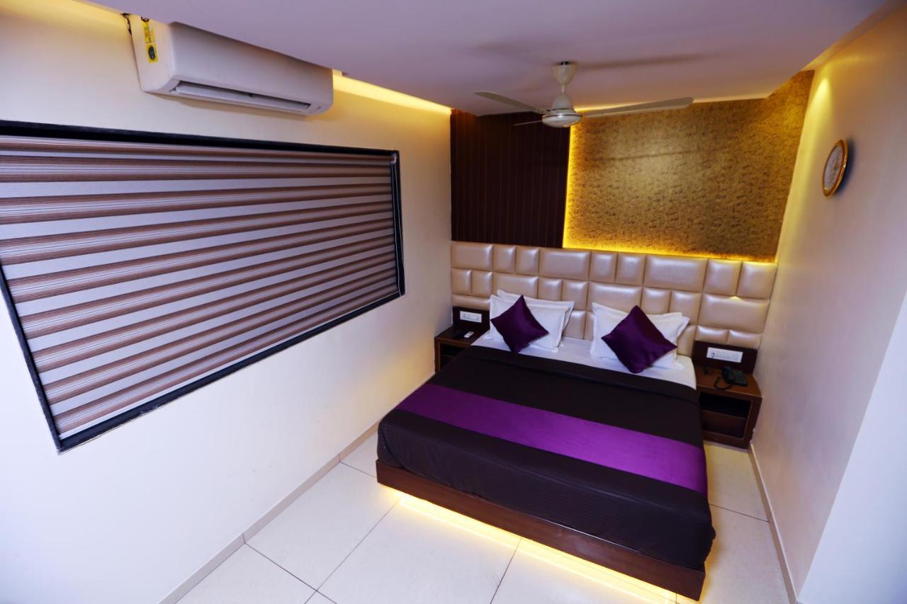 Hotel Hindustan Residency Тане Екстериор снимка